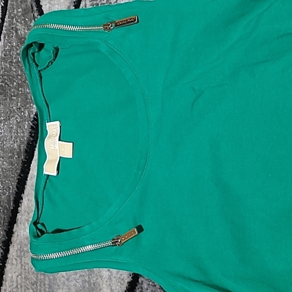 Michael Michael Kors Side Cinch Zipper Sleeveless Shirt - Picture 2 of 10